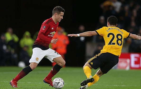 在探讨莱万 在探讨莱万